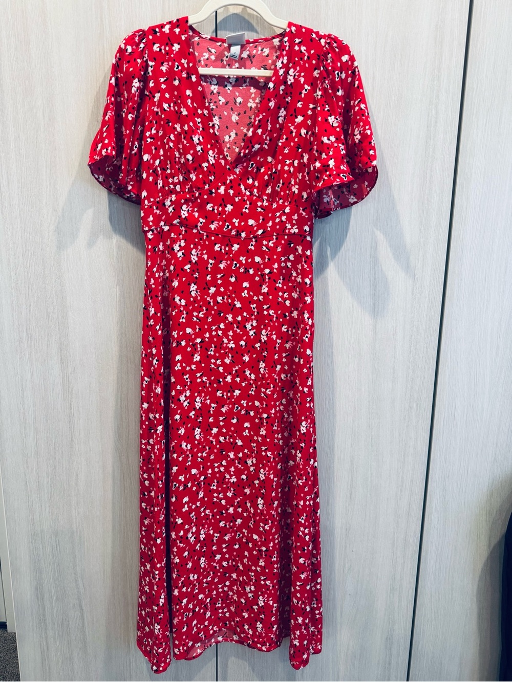 a new day Red Floral Midi Dress with V-Neck Sz 2 like new